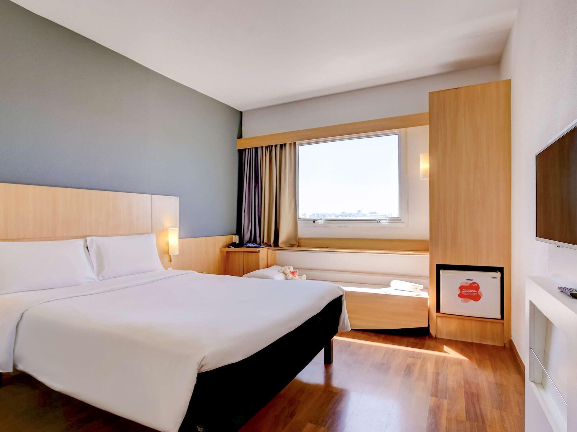 Ibis Vitoria Praia Do Canto Zewnętrze zdjęcie