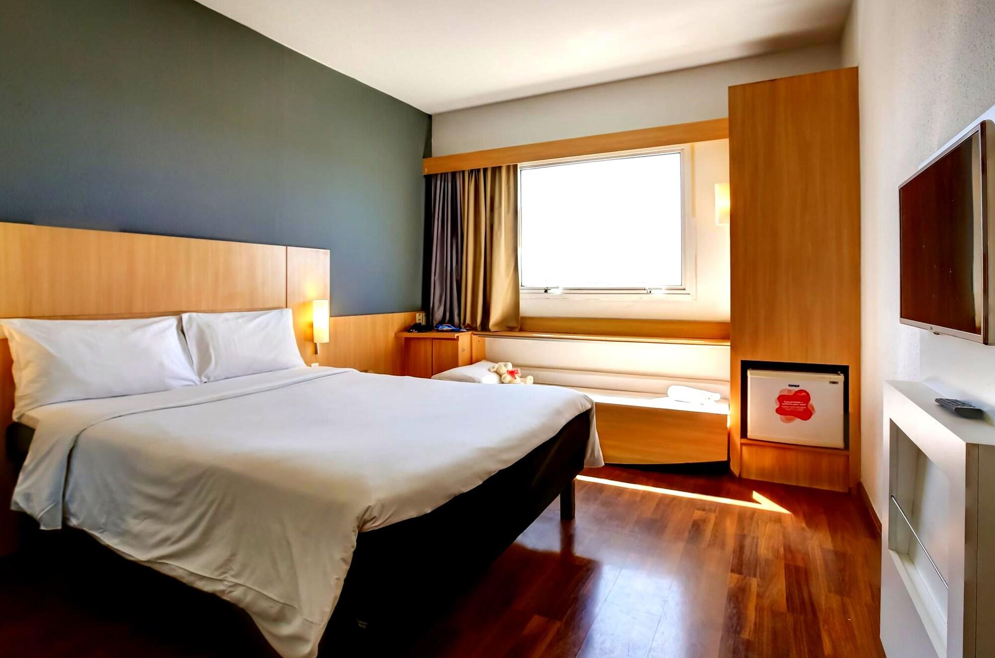 Ibis Vitoria Praia Do Canto Zewnętrze zdjęcie