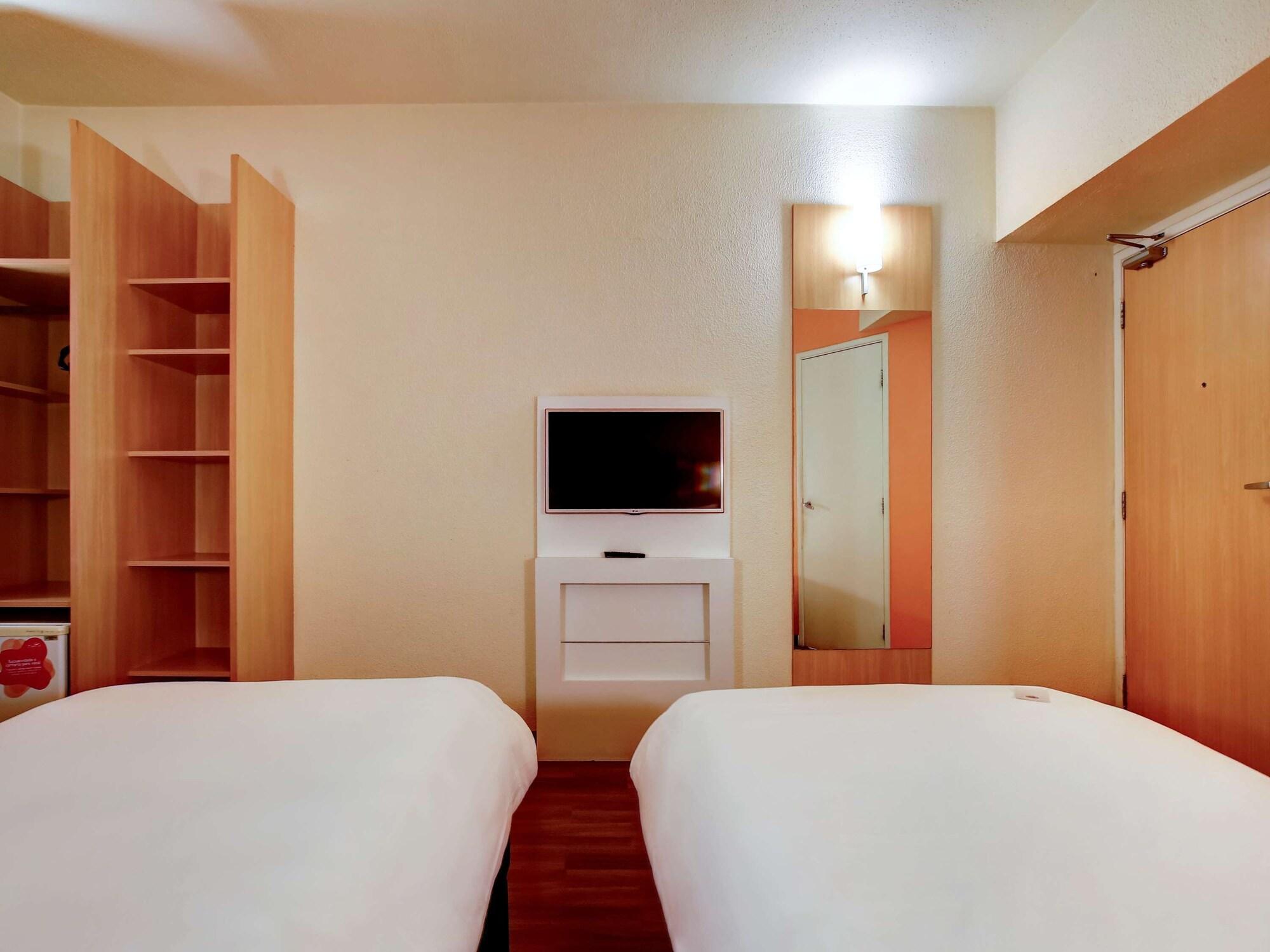 Ibis Vitoria Praia Do Canto Zewnętrze zdjęcie